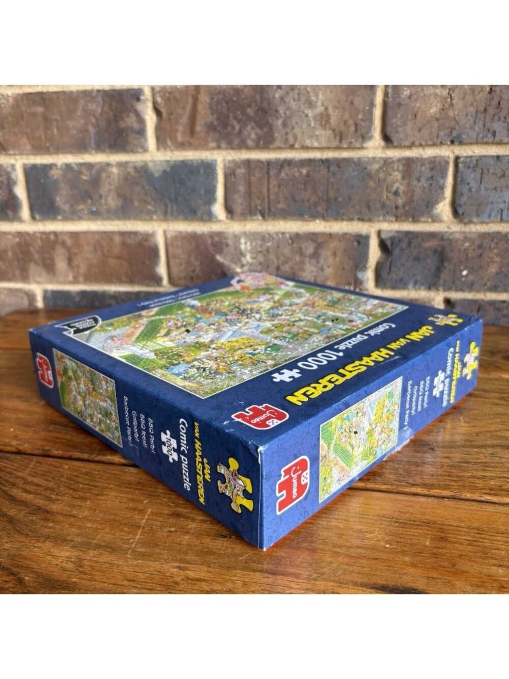 NEW Jumbo 60334 Jan van Haasteren - BBQ Party! 1000 Pc Jigsaw Puzzle Box Damage